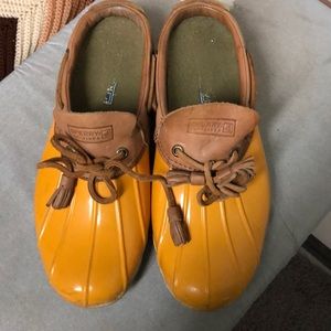 Rain shoes